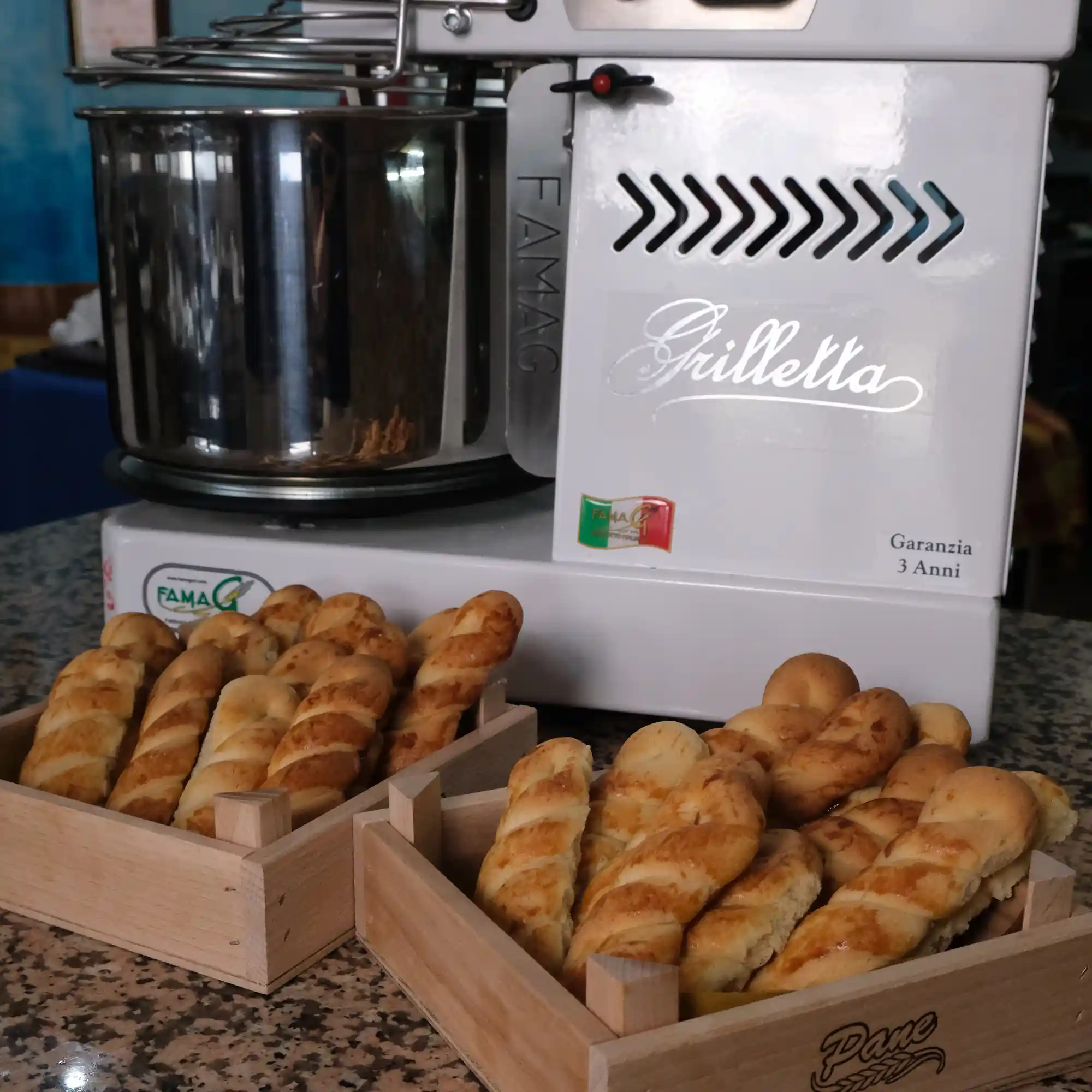 Treccine di Pasta Frolla